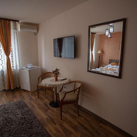 Casa Alex Hotel Targu Jiu Exterior photo