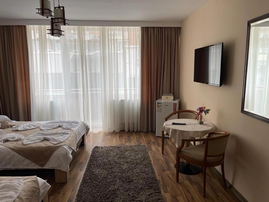 Casa Alex Hotel Targu Jiu Exterior photo