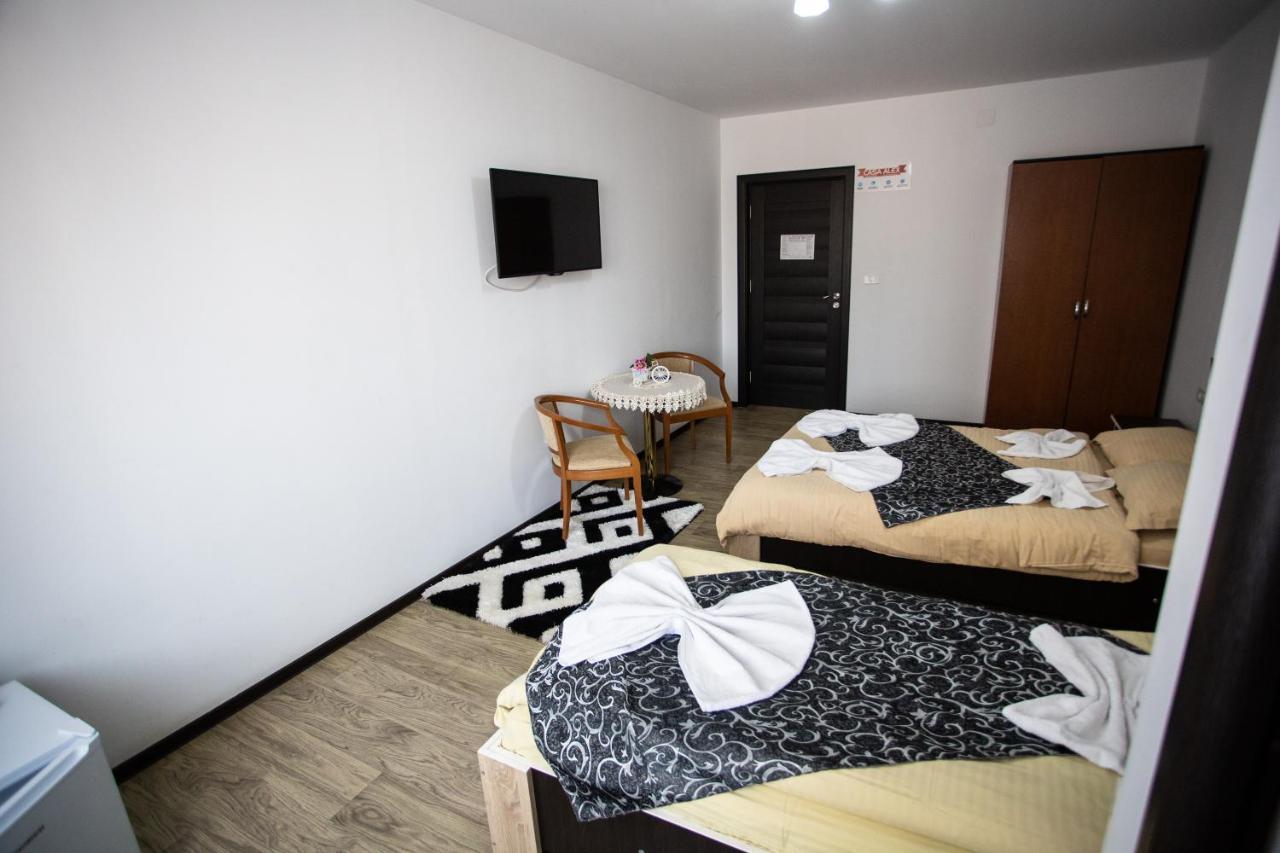 Casa Alex Hotel Targu Jiu Exterior photo