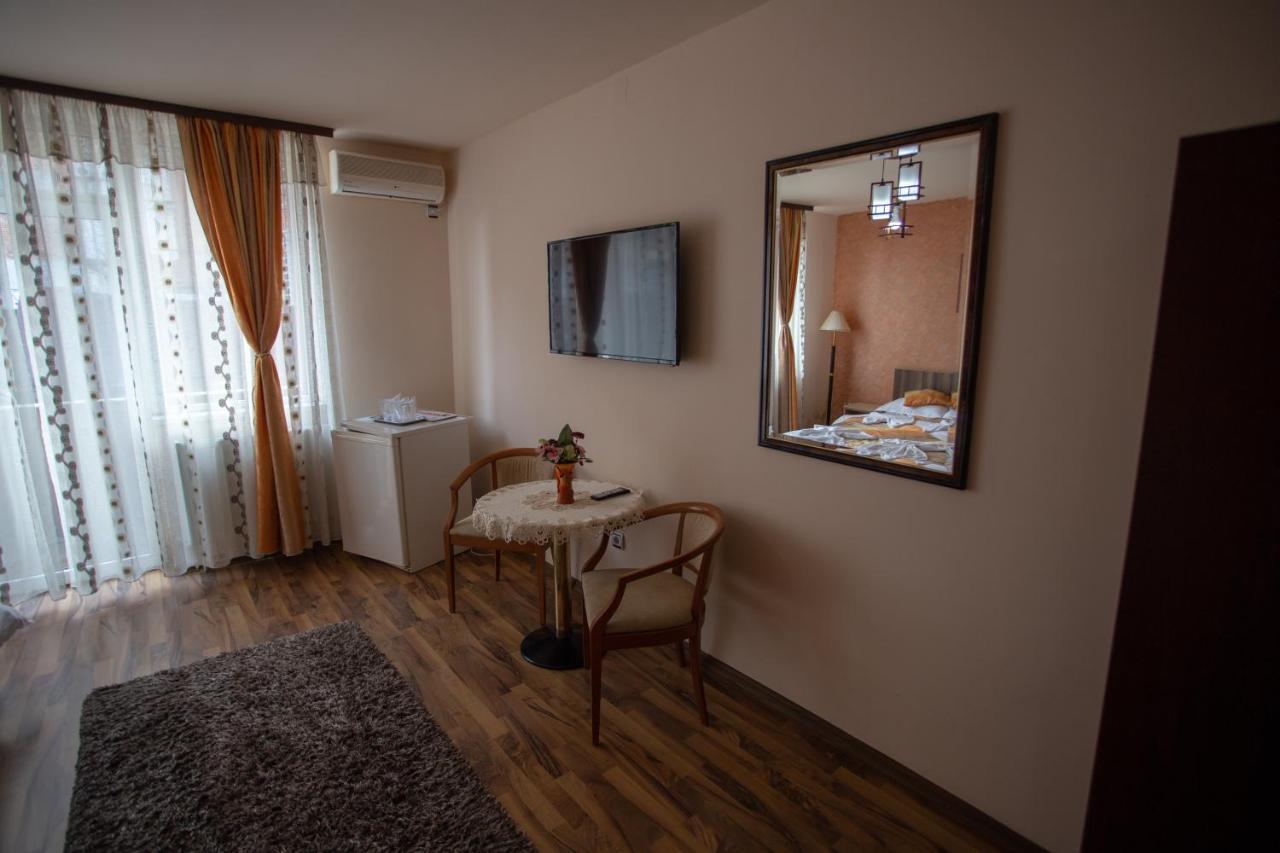 Casa Alex Hotel Targu Jiu Exterior photo