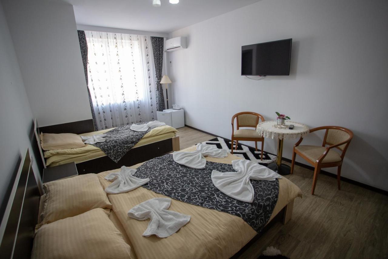 Casa Alex Hotel Targu Jiu Exterior photo