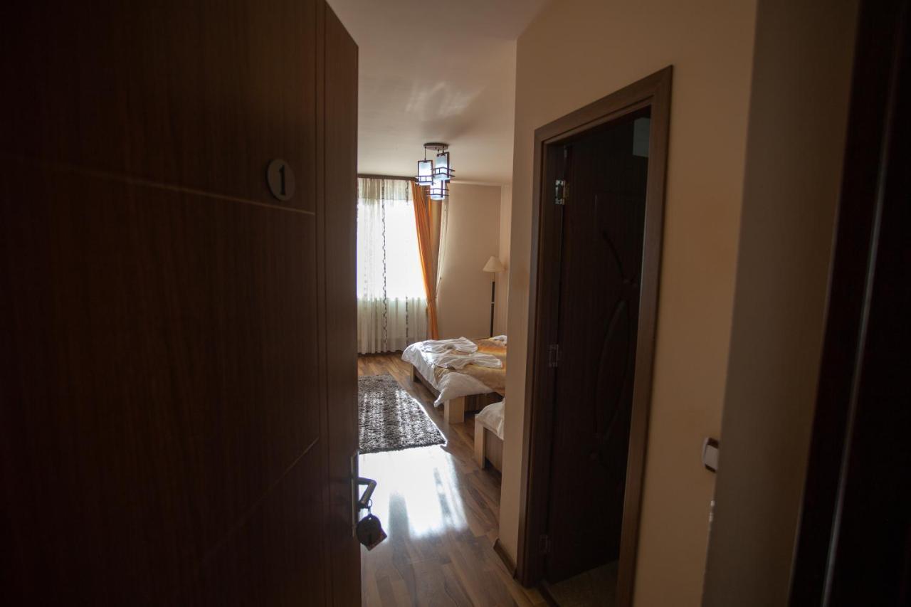 Casa Alex Hotel Targu Jiu Exterior photo