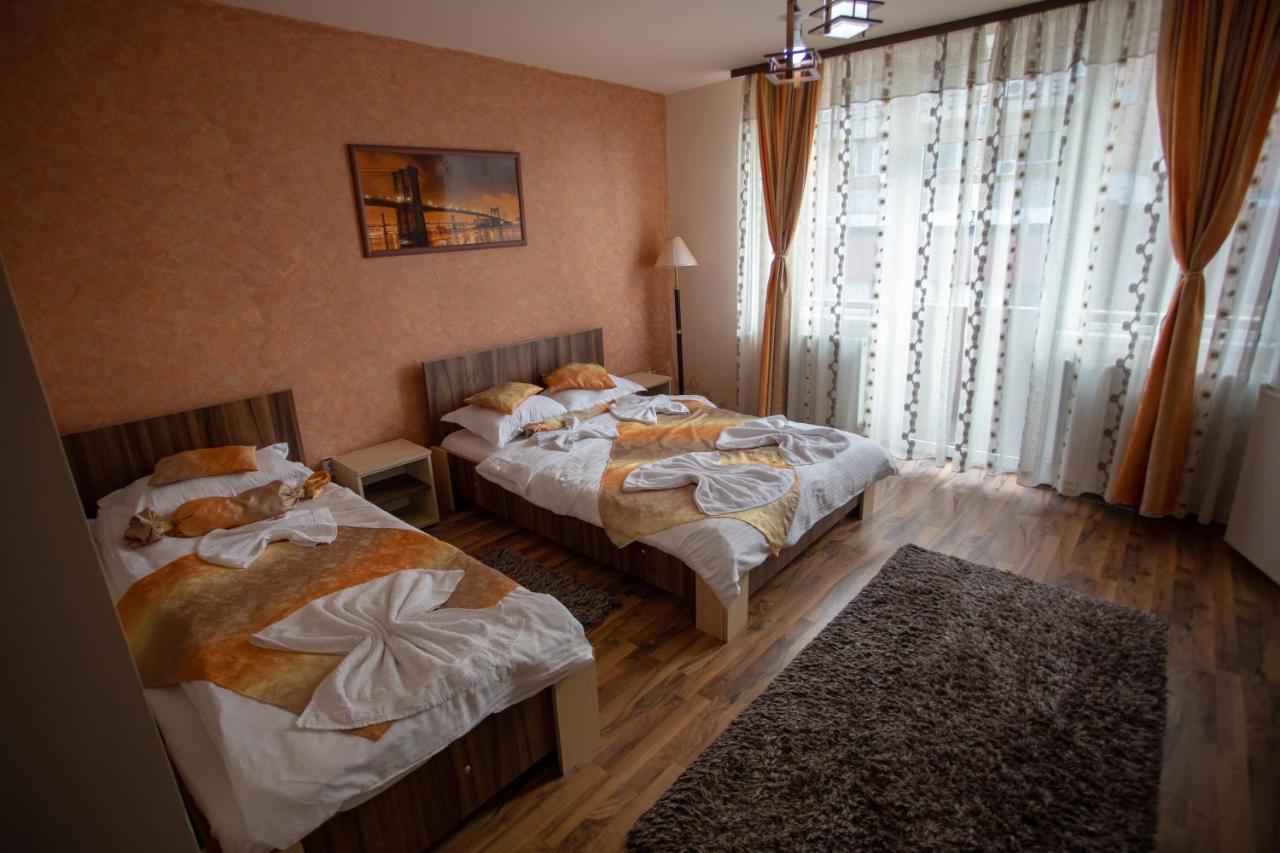 Casa Alex Hotel Targu Jiu Exterior photo