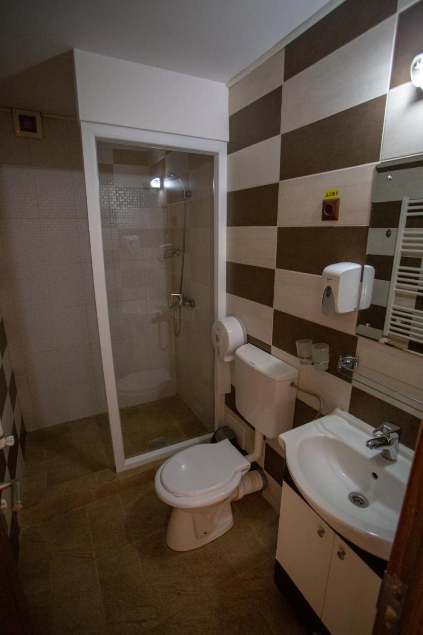 Casa Alex Hotel Targu Jiu Exterior photo